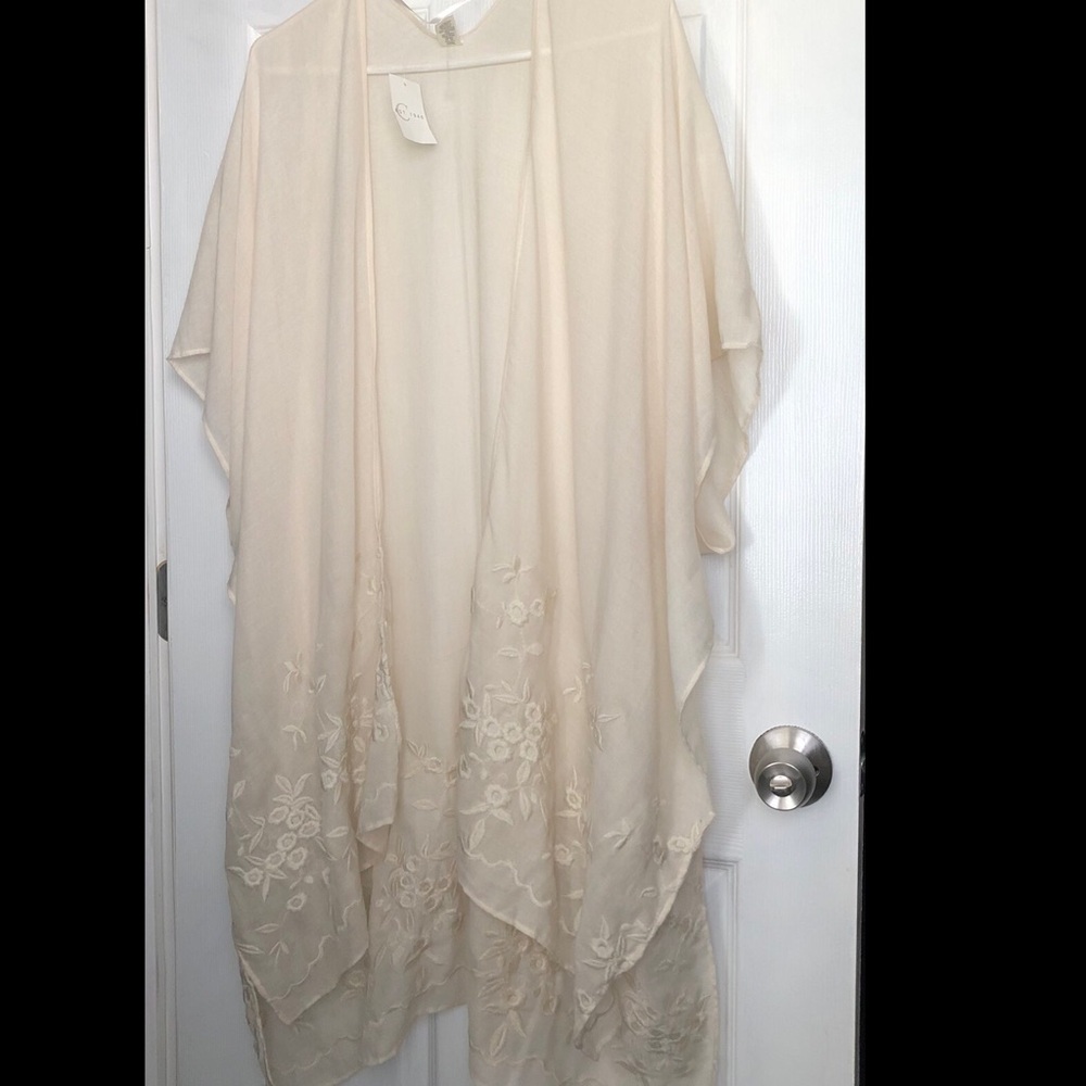 Elegant Cream Floral Women Kimono